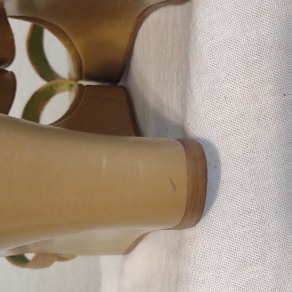 Gianni Bini wedged heel sandals. Beige in color, size 7 or 7.5M - Picture 6 of 12